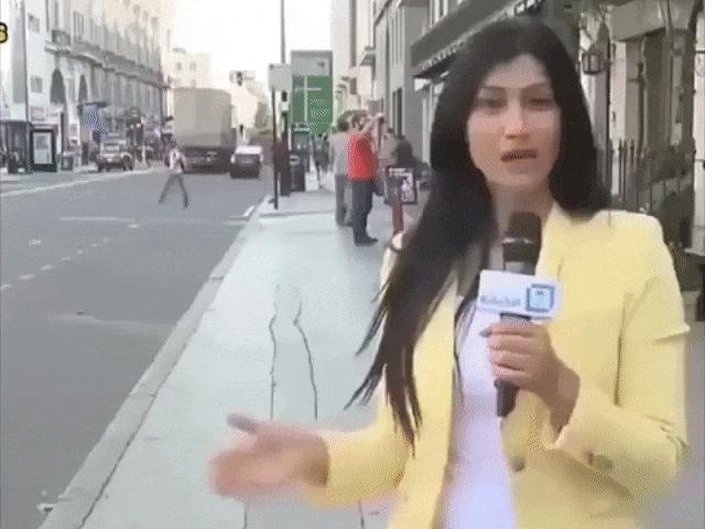 Cười 24H - Phóng viên đứng hình với sự cố hài hước trên sóng truyền hình