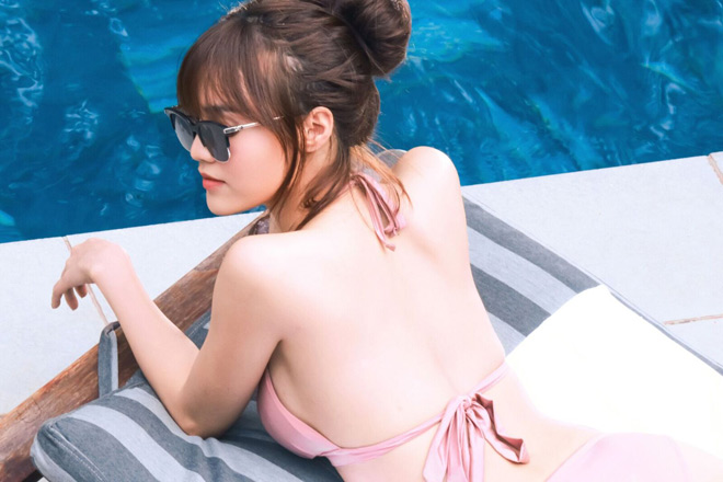 Ninh Dương Lan Ngọc nóng bỏng với bikini bên bể bơi - 1