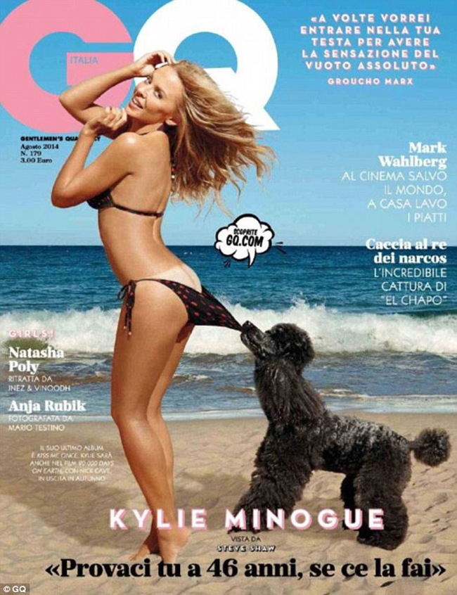 Nữ ca sỹ Kylie Minogue từng có concept chụp ảnh bìa tạp chí GQ khá thú vị. Trong ảnh cô bị một chú cún kéo tụt quần.