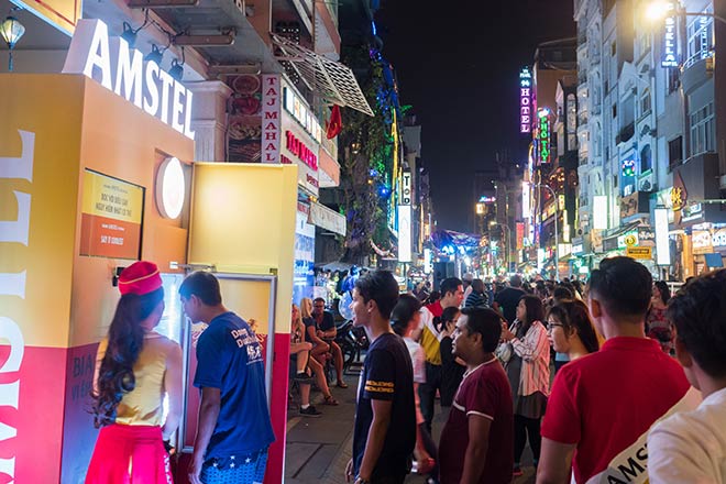 Bia Amstel khuấy động phố Tây Bùi Viện, bất ngờ nào cho 1870 người đầu tiên gặp gỡ “huyền thoại”? - 4