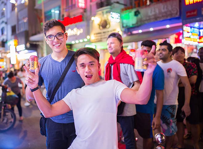 Bia Amstel khuấy động phố Tây Bùi Viện, bất ngờ nào cho 1870 người đầu tiên gặp gỡ “huyền thoại”? - 1