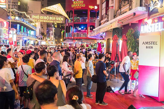Bia Amstel khuấy động phố Tây Bùi Viện, bất ngờ nào cho 1870 người đầu tiên gặp gỡ “huyền thoại”? - 3