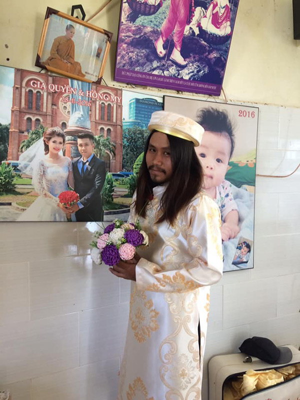 Sau 2 năm lấy vợ, anh chàng tóc dài quá vai khiến dân mạng hết hồn - 7