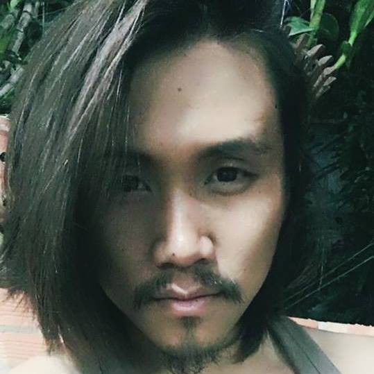 Sau 2 năm lấy vợ, anh chàng tóc dài quá vai khiến dân mạng hết hồn - 3