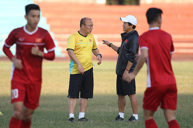 ĐT Việt Nam ra quân đấu Lào: HLV Park Hang Seo có nên &#34;giấu bài&#34; (AFF Cup)? - 1
