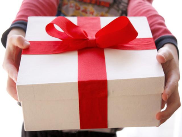 Tin tức trong ngày - Phó Chủ nhiệm UBKT Tỉnh ủy Quảng Trị bị kỷ luật vì "nhận quà, trả quà không đúng quy định"