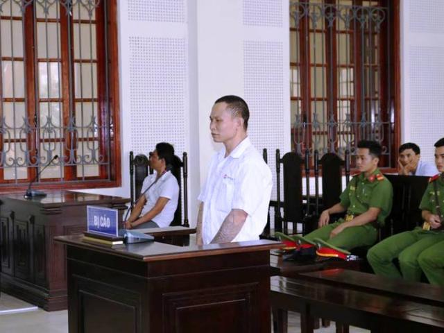 Pháp luật - Lẻn vào nhà hàng xóm ăn trộm, chém góa phụ 23 nhát rồi trốn