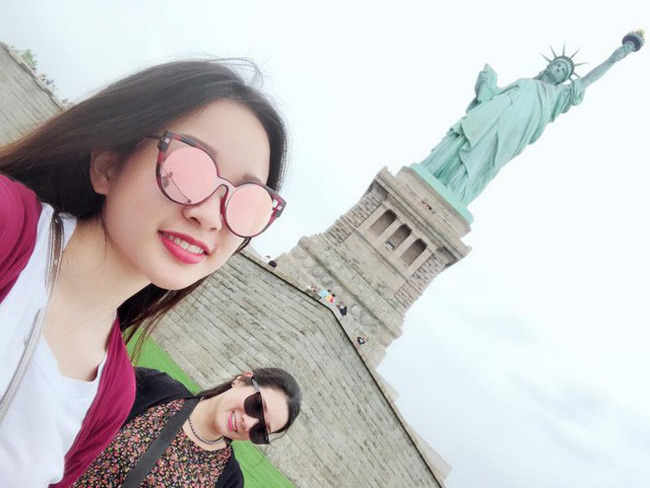 Sống trên đất Mỹ, Tú Linh có cơ hội đưa mẹ đi du lịch khắp nơi, thưởng ngoạn những cảnh đẹp nổi tiếng.