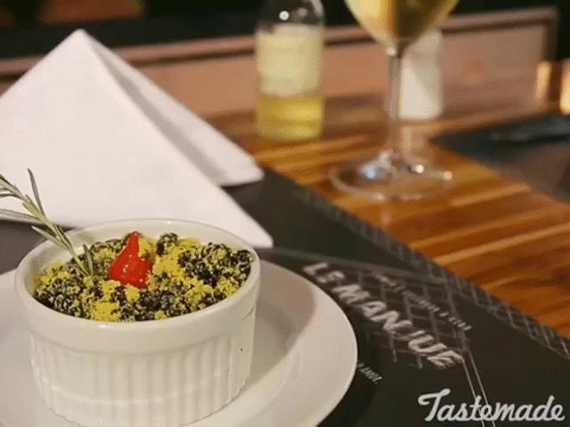 Media - Rùng mình món kiến chiên giòn không phải ai cũng dám ăn ở Brazil