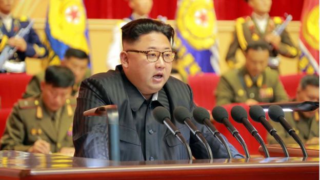 Kim Jong-un lần đầu có tranh chân dung &#34;chính thức” như cha và ông nội - 1