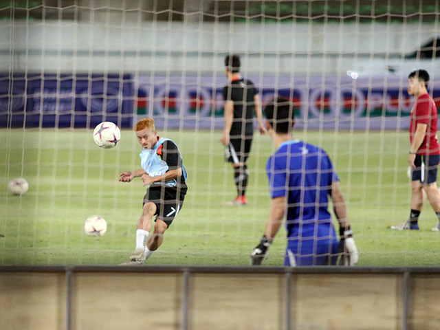 Bóng đá - "Messi Lào" tập bài tủ muốn gây sốc với thủ môn Lâm "Tây"