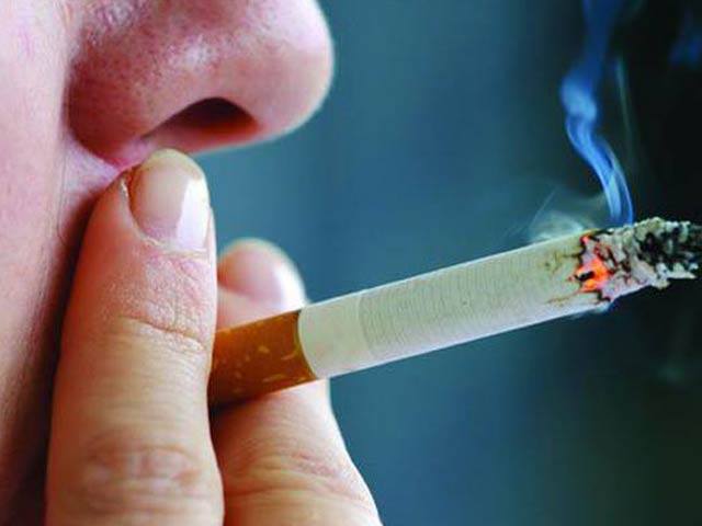 Bố thường xuyên hút thuốc lá trong nhà, con trai 15 tuổi mắc ung thư phổi? - 1