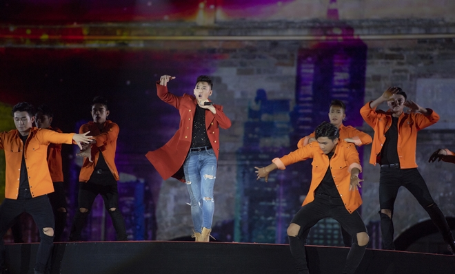 Sau thừa nhận yêu Mai Phương Thúy, Noo Phước Thịnh xuất hiện ở Hà Nội - 6