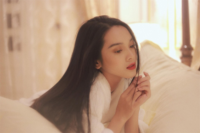 Trước khi làm người mẫu ảnh, Quỳnh Lương khá nhút nhát, nhưng sau này cô đã tự tin hơn khi tạo dáng trước ống kính.