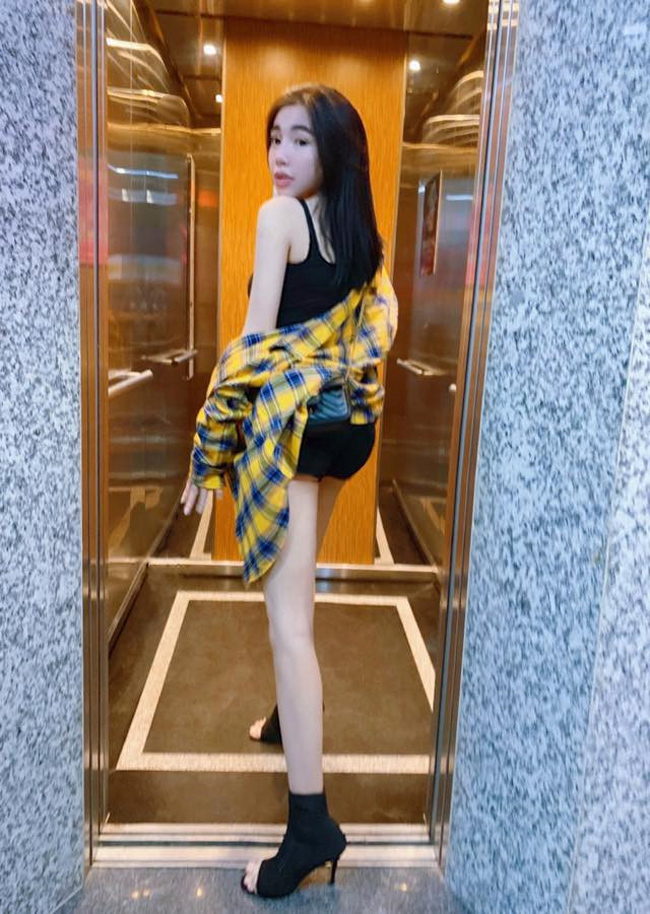 Giờ đây, &#34;siêu vòng một&#34; ngày nào mỗi khi đăng ảnh lại làm nhiều người kinh ngạc vì vóc dáng.