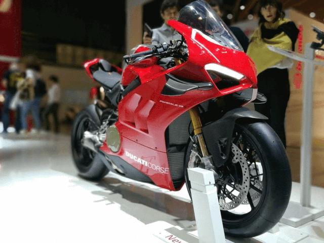 Choáng ngợp 2019 Ducati Panigale V4R giá tiền tỷ tại EICMA 2018