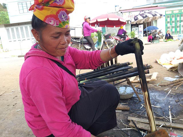 Bỏ gạo nếp vào trong ống tre xanh, tha hồ kiếm tiền triệu mỗi ngày - 3