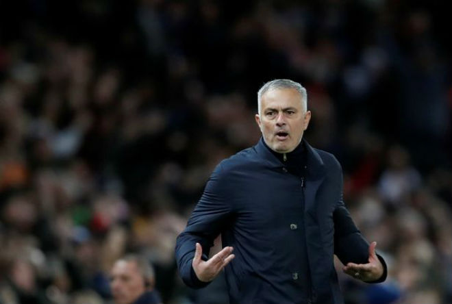 Mourinho vạ miệng dễ lỡ derby Manchester: Fan MU bức xúc tố FA hãm hại - 1