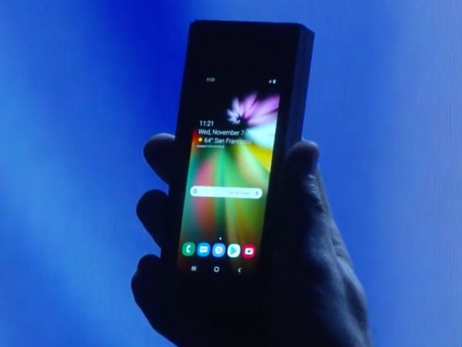 Video: Smartphone gập của Samsung khiến các đối thủ “mất ngủ” - 2