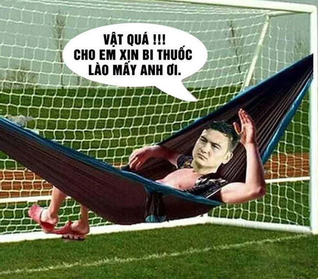 Mắc võng nằm vẫn thấy chán quá.