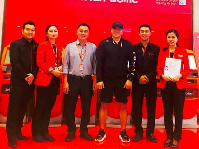 Tin tức trong ngày - Bỏ quên ba lô chứa đầy tiền, khách nước ngoài nhận lại điều không ngờ