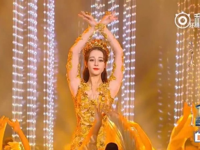 Làm đẹp - Đệ nhất mỹ nhân Tân Cương có khuyết điểm ngoại hình "nặng nề"