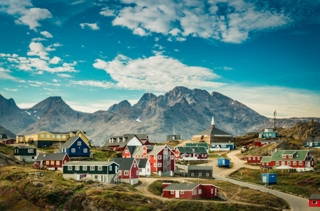 Greenland: Khu tự trị thuộc Đan Mạch nằm ở vị trí hoàn toàn biệt lập và có thời tiết lạnh giá. Đây là địa điểm lý tưởng dành cho du khách muốn tìm kiếm không gian yên tĩnh và ngắm bắc cực quang.
