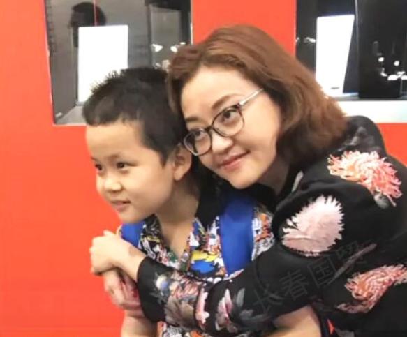 Những cặp đôi lệch tuổi ồn ào không kém chuyện tỷ phú Hoàng Kiều - 2