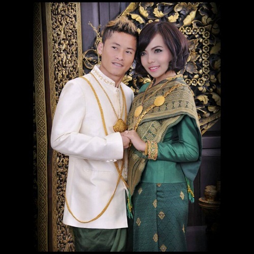 Đọ nhan sắc vợ "Messi Lào" và bà xã Messi "xịn": Ai nóng bỏng hơn? - 1