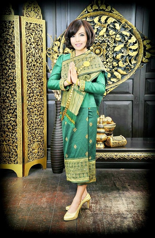 Đọ nhan sắc vợ "Messi Lào" và bà xã Messi "xịn": Ai nóng bỏng hơn? - 7