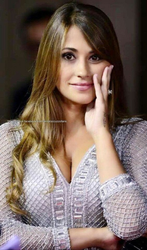 Đọ nhan sắc vợ "Messi Lào" và bà xã Messi "xịn": Ai nóng bỏng hơn? - 4