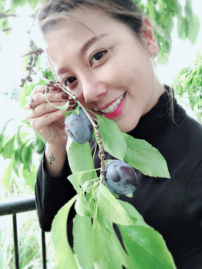 Về chồng tương lai giàu có, Phượng Vũ cho hay cô chỉ yêu người phải hơn cô &#34;1 cái đầu&#34;. &#34;Tôi làm ra 1 đồng, anh phải làm ra 3 đồng. Như vậy gia đình mới có sự tôn trọng lẫn nhau&#34;, cô chia sẻ với chúng tôi.