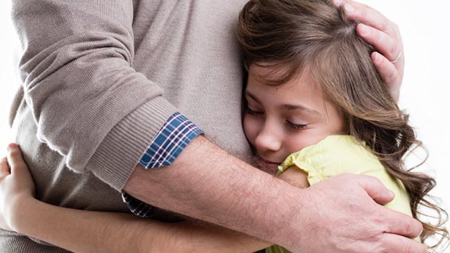 Muốn con thông minh, sống tình cảm bố mẹ nên nói những câu này mỗi ngày - 1