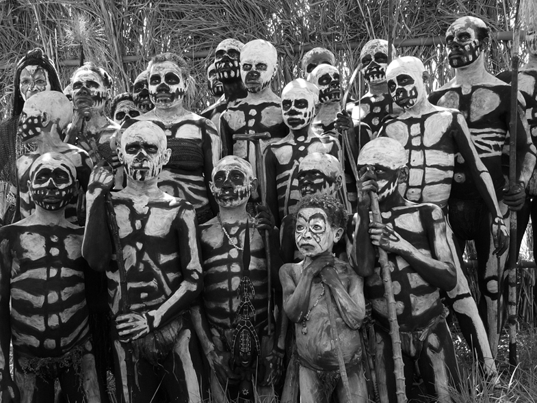 Bộ lạc “xác sống” ghê rợn ở vùng Papua New Guinea - 4