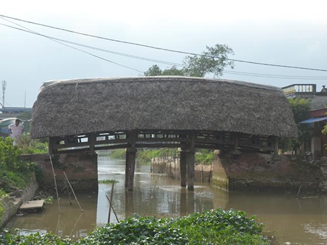 Điều ít biết về cây cầu lợp mái lá “độc nhất vô nhị” ở Việt Nam
