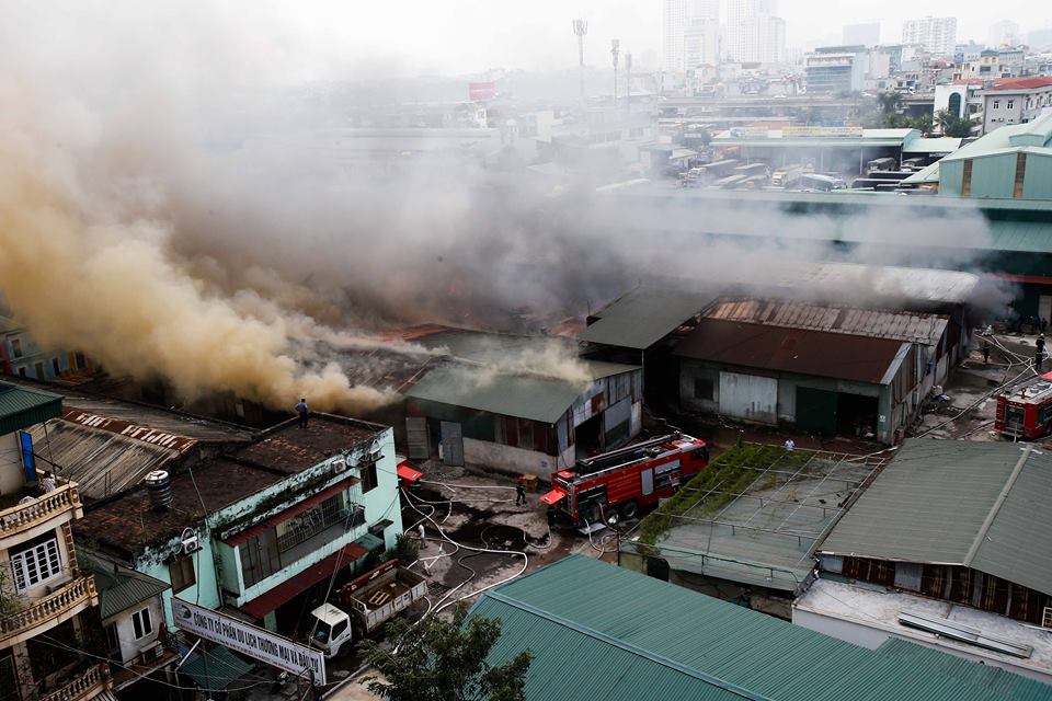 Lửa đỏ rực bao trùm xưởng rộng hơn 1.500m2 giữa Thủ đô - 8
