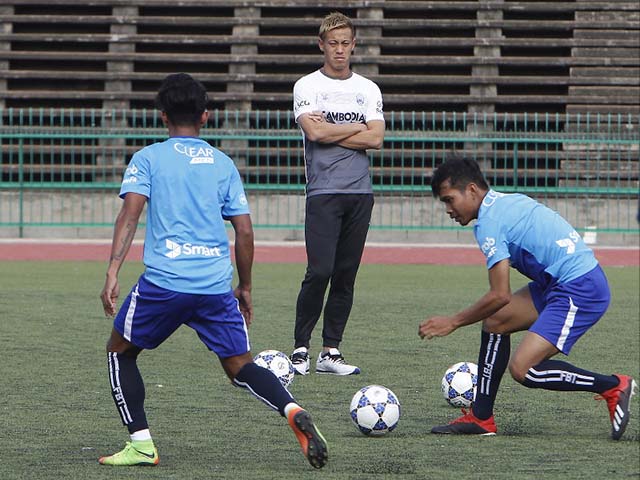 Siêu sao Nhật Honda hỏa tốc dẫn dắt Campuchia đấu Việt Nam ở AFF Cup 2018