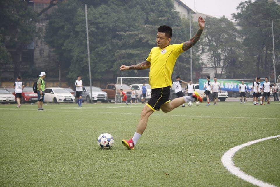 Sốt vé AFF Cup: Tuấn Hưng chia sẻ gây bão, triệu fan tranh cãi nảy lửa - 5