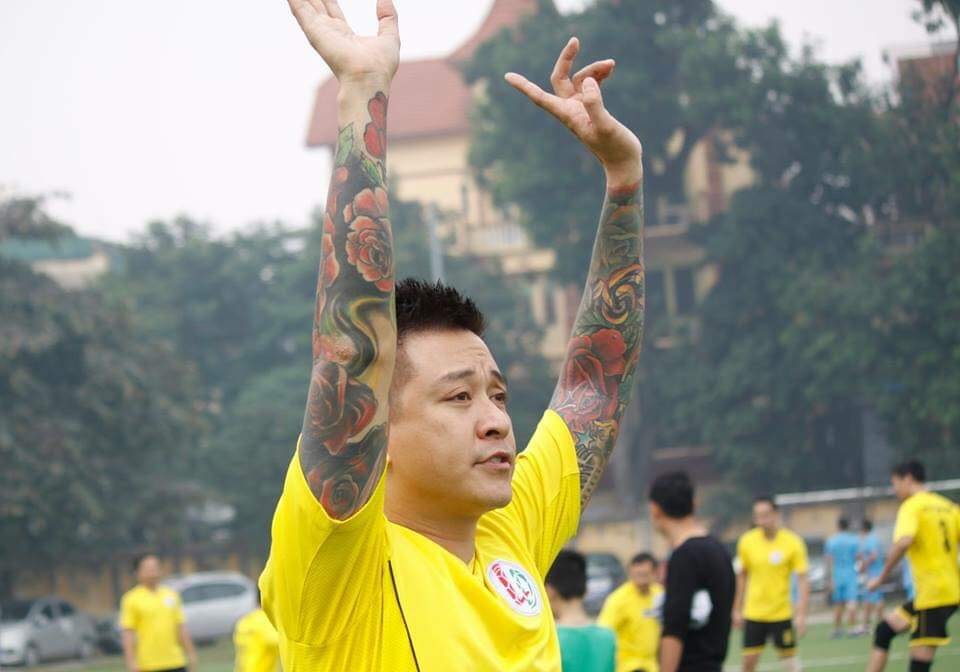 Sốt vé AFF Cup: Tuấn Hưng chia sẻ gây bão, triệu fan tranh cãi nảy lửa - 4
