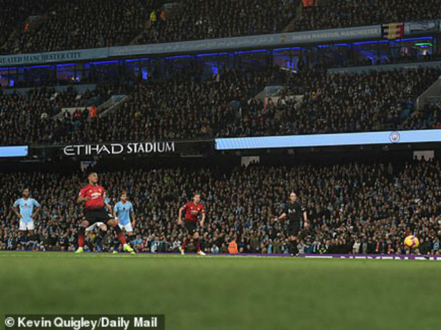 Man City - MU: Lukaku vào sân 1 phút kiếm 11m, Martial ăn 6 bàn/5 trận