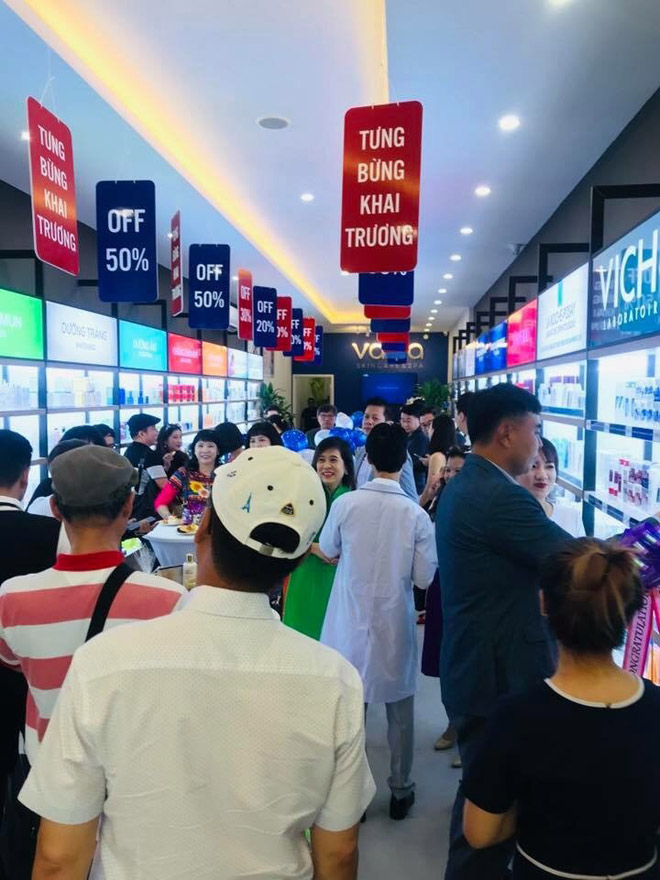 Beauty blogger, người mẫu hào hứng với mô hình cửa hàng mỹ phẩm tích hợp spa - 9