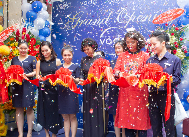 Beauty blogger, người mẫu hào hứng với mô hình cửa hàng mỹ phẩm tích hợp spa - 1