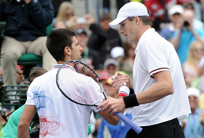 ATP Finals ngày 2: Djokovic coi chừng “gã khổng lồ” John Isner - 1