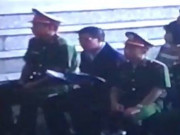 Tin tức trong ngày - Ông Phan Văn Vĩnh chăm chú đọc tài liệu lúc VKS công bố cáo trạng