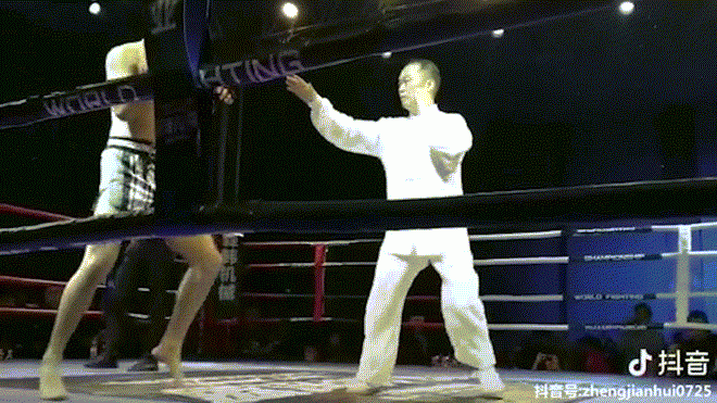 Rúng động võ Trung Quốc: Cao thủ Võ Đang bị võ sỹ MMA đấm gục sau 8 giây - 1