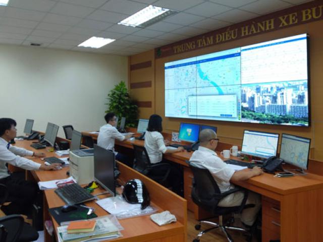 Tin tức trong ngày - Đột nhập trung tâm chỉ huy hơn nghìn xe buýt Thủ đô