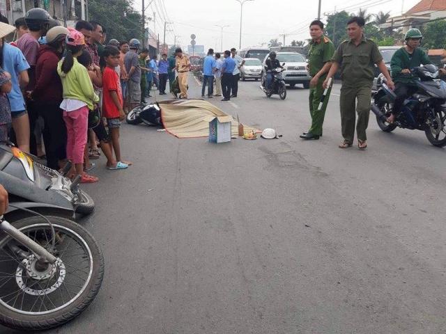 Tin tức trong ngày - Sau cú ngã "tử thần", cô gái bị xe buýt tông trúng người