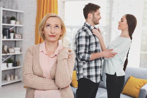 Không thể chịu được mẹ vợ, người đàn ông giả vờ mất trí nhớ - 1