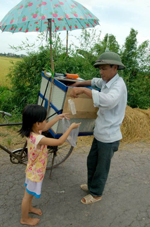 Quà vặt tuổi thơ khiến ta quay quắt nhớ những tiếng rao xưa - 2