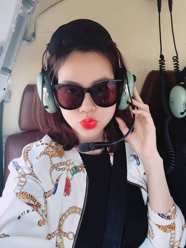 Ngoài túi xách, giày dép, kính hàng hiệu, Lan Phương còn được khen ngợi về phong cách thời trang trẻ trung.